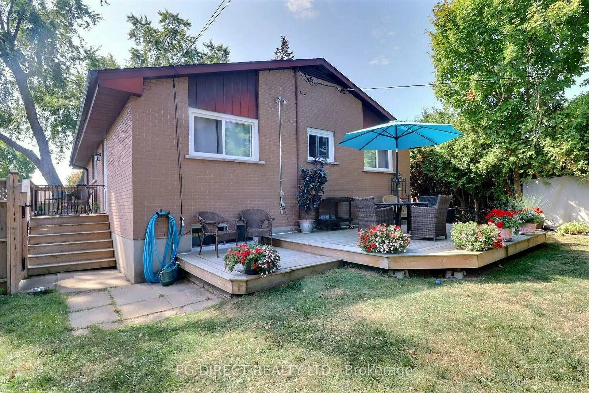 Photo 2 of 19 Manor Drive, Brockville — HOMEH