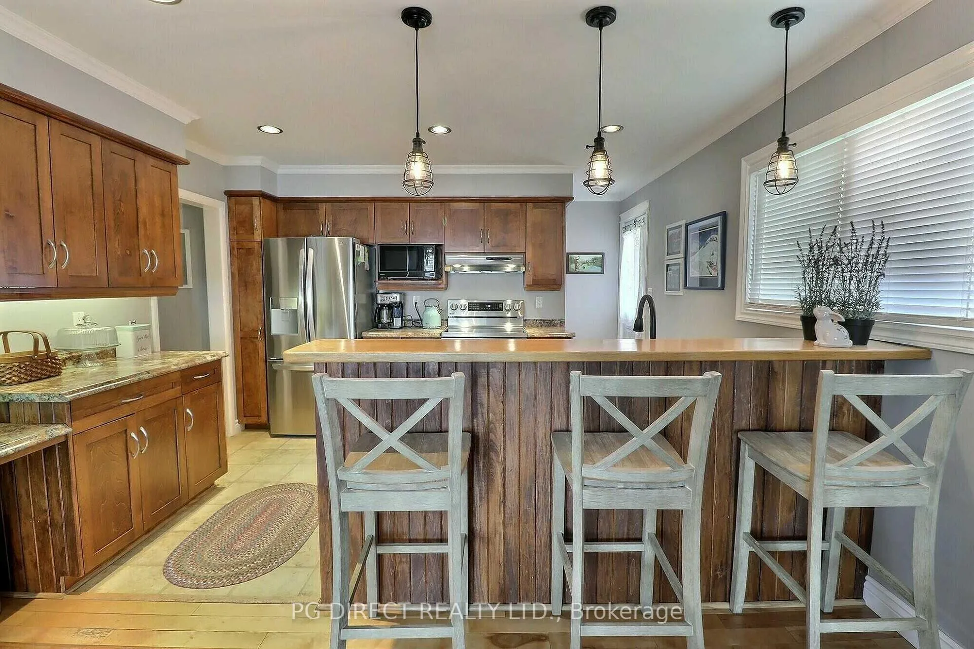 Photo 4 of 19 Manor Drive, Brockville — HOMEH