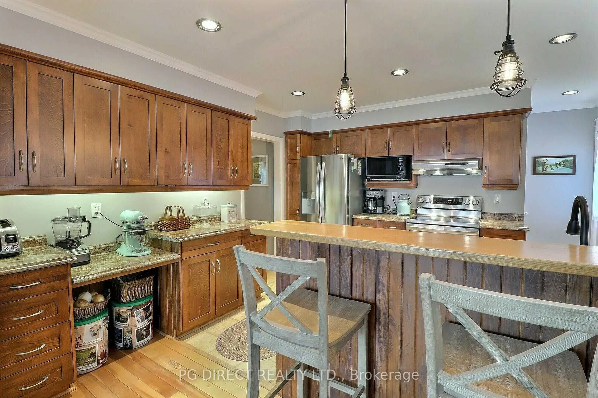 Photo 5 of 19 Manor Drive, Brockville — HOMEH