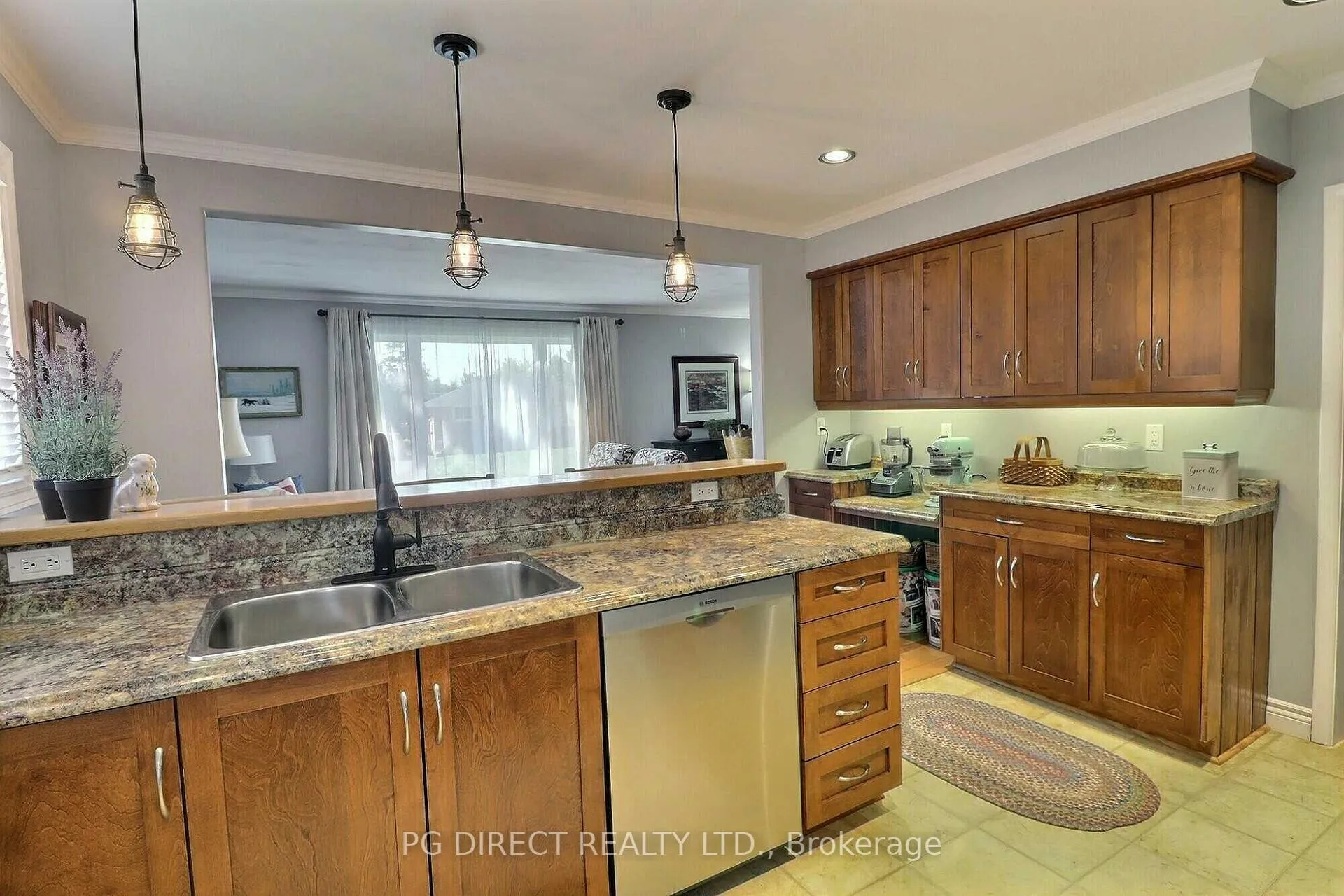 Photo 6 of 19 Manor Drive, Brockville — HOMEH