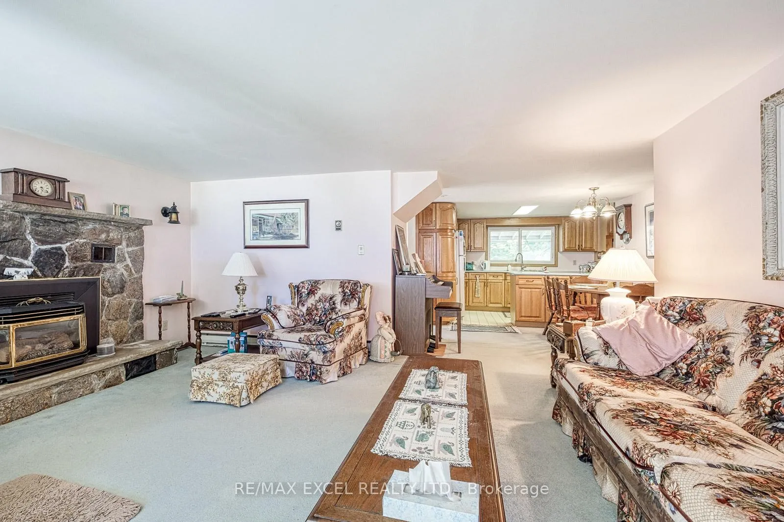 Photo 11 of 124 Moore's Beach Road, Georgina, Virginia — HOMEH