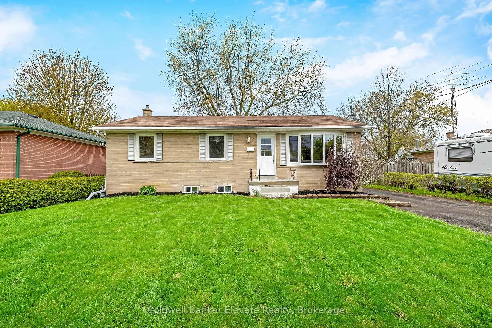 Front of 39 McGilvray Crescent