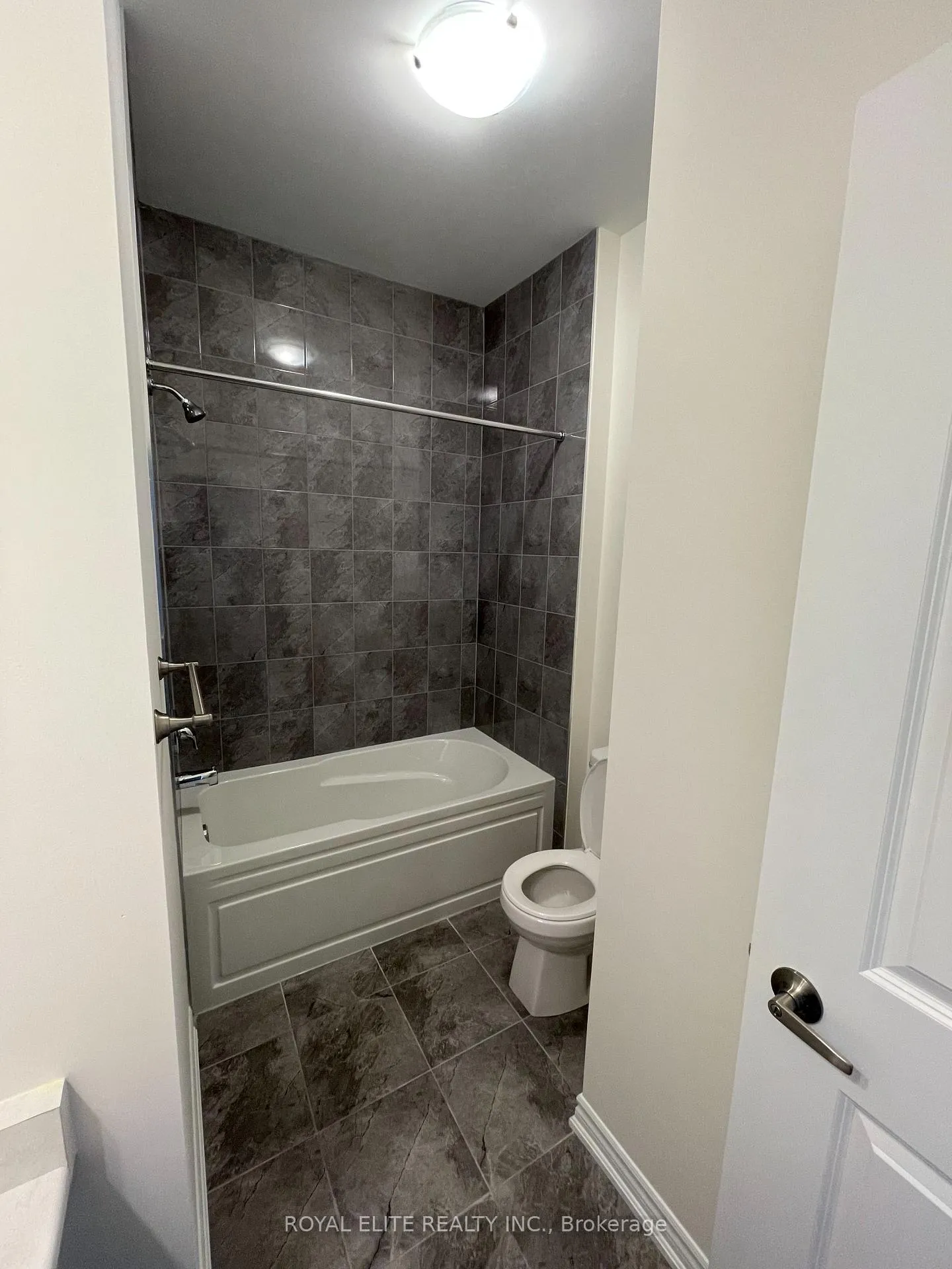 Photo 13 of 22 La Tache Crescent, Markham, Victoria Square — HOMEH