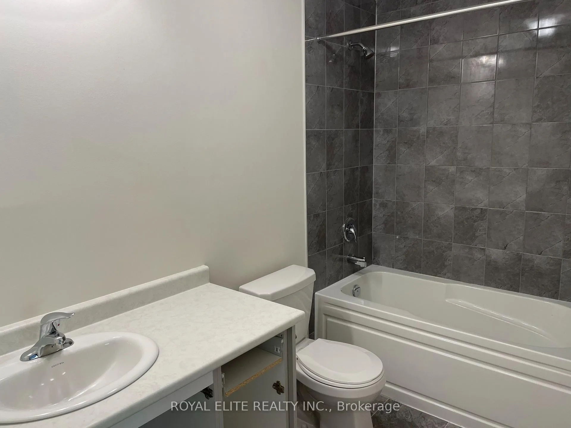 Photo 16 of 22 La Tache Crescent, Markham, Victoria Square — HOMEH