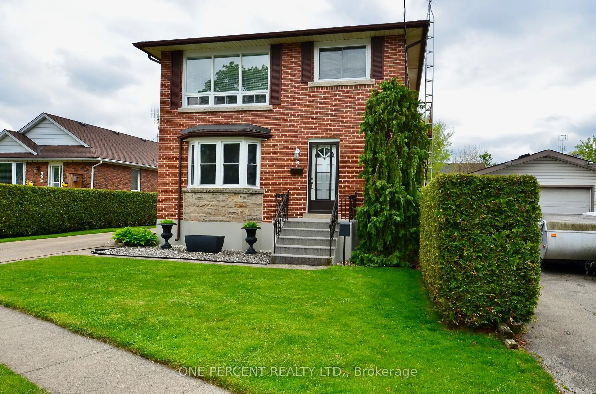 Photo 2 of 6 Kingsway Crescent, St. Catharines, Fairview — HOMEH
