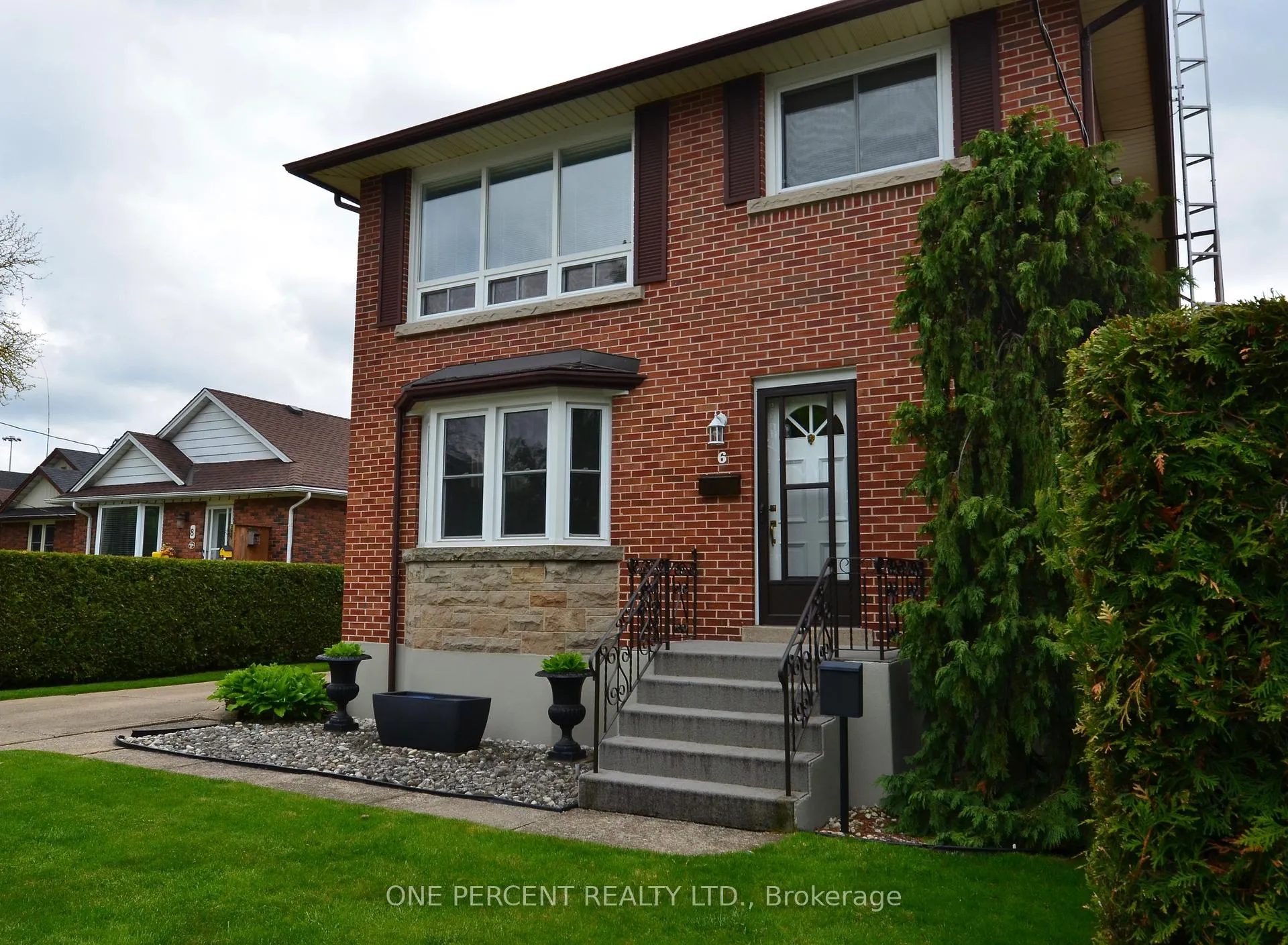 Photo 3 of 6 Kingsway Crescent, St. Catharines, Fairview — HOMEH