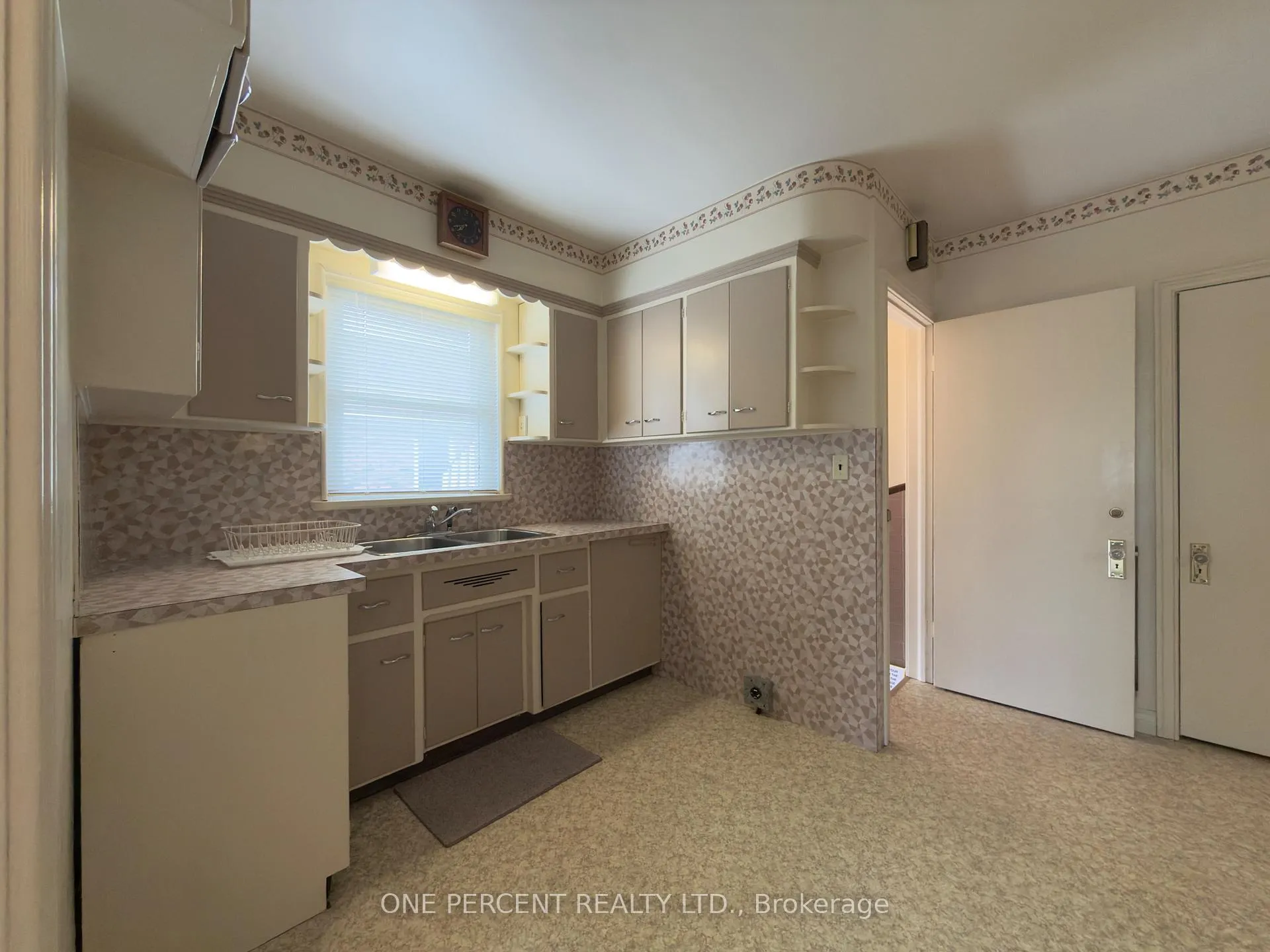 Photo 19 of 6 Kingsway Crescent, St. Catharines, Fairview — HOMEH