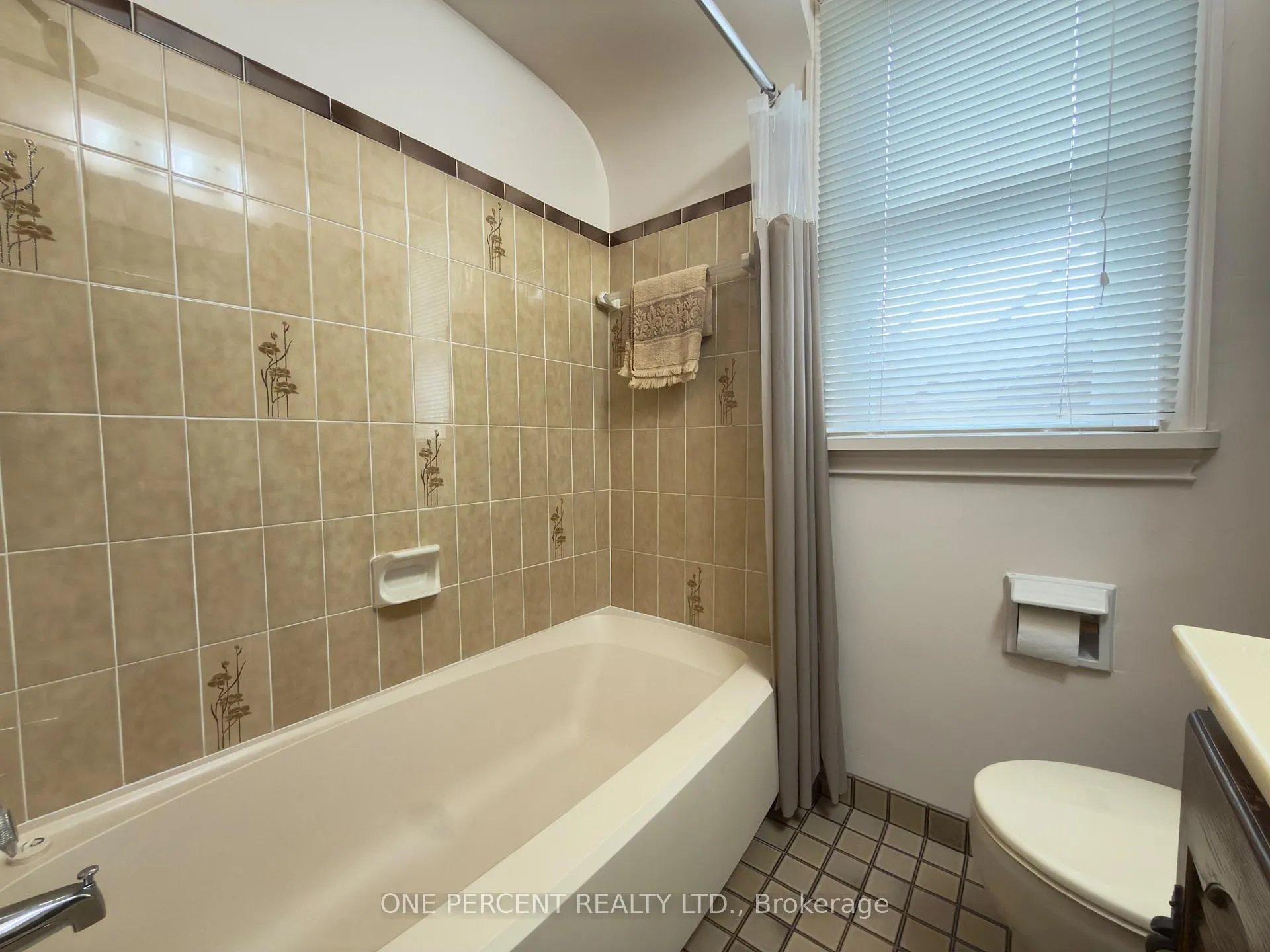 Photo 25 of 6 Kingsway Crescent, St. Catharines, Fairview — HOMEH