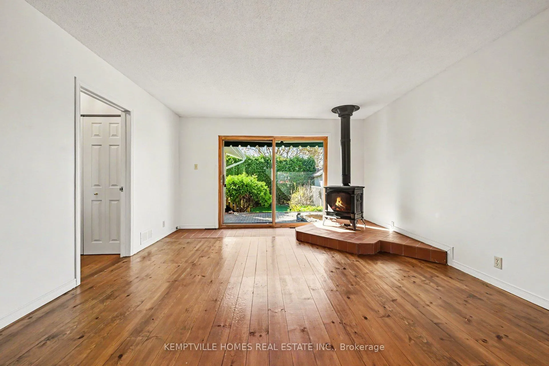 Photo 6 of 182 Abbotsford Road, Ottawa, Kanata - Glencairn/Hazeldean — HOMEH