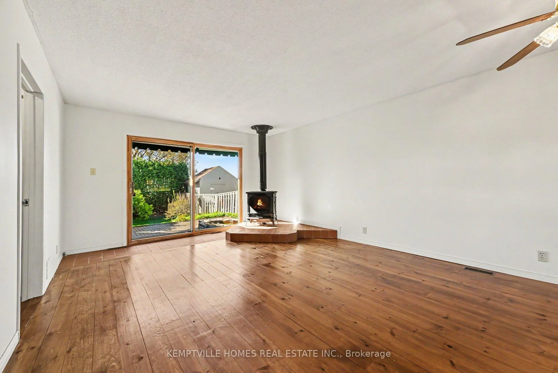 Photo 7 of 182 Abbotsford Road, Ottawa, Kanata - Glencairn/Hazeldean — HOMEH