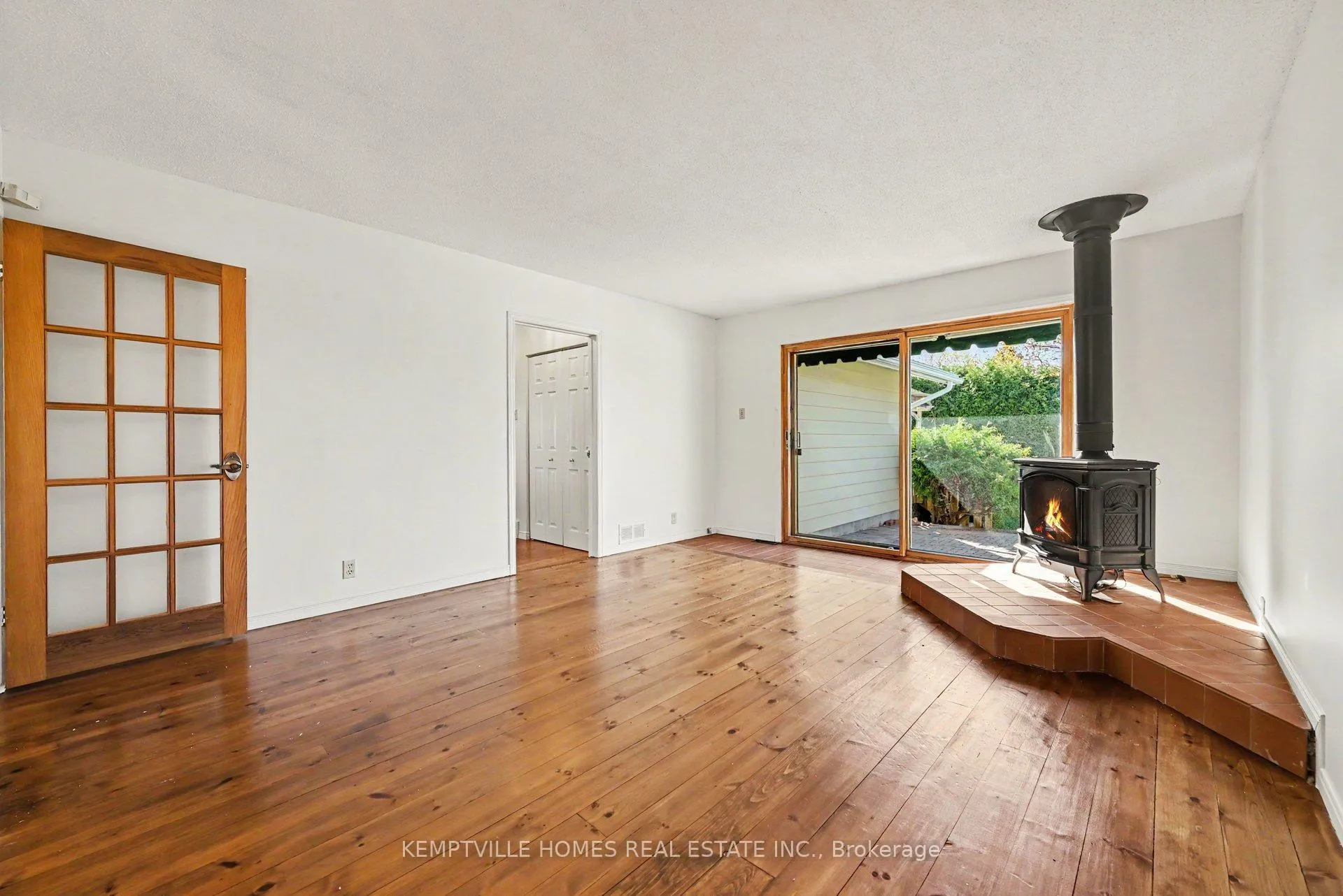 Photo 8 of 182 Abbotsford Road, Ottawa, Kanata - Glencairn/Hazeldean — HOMEH