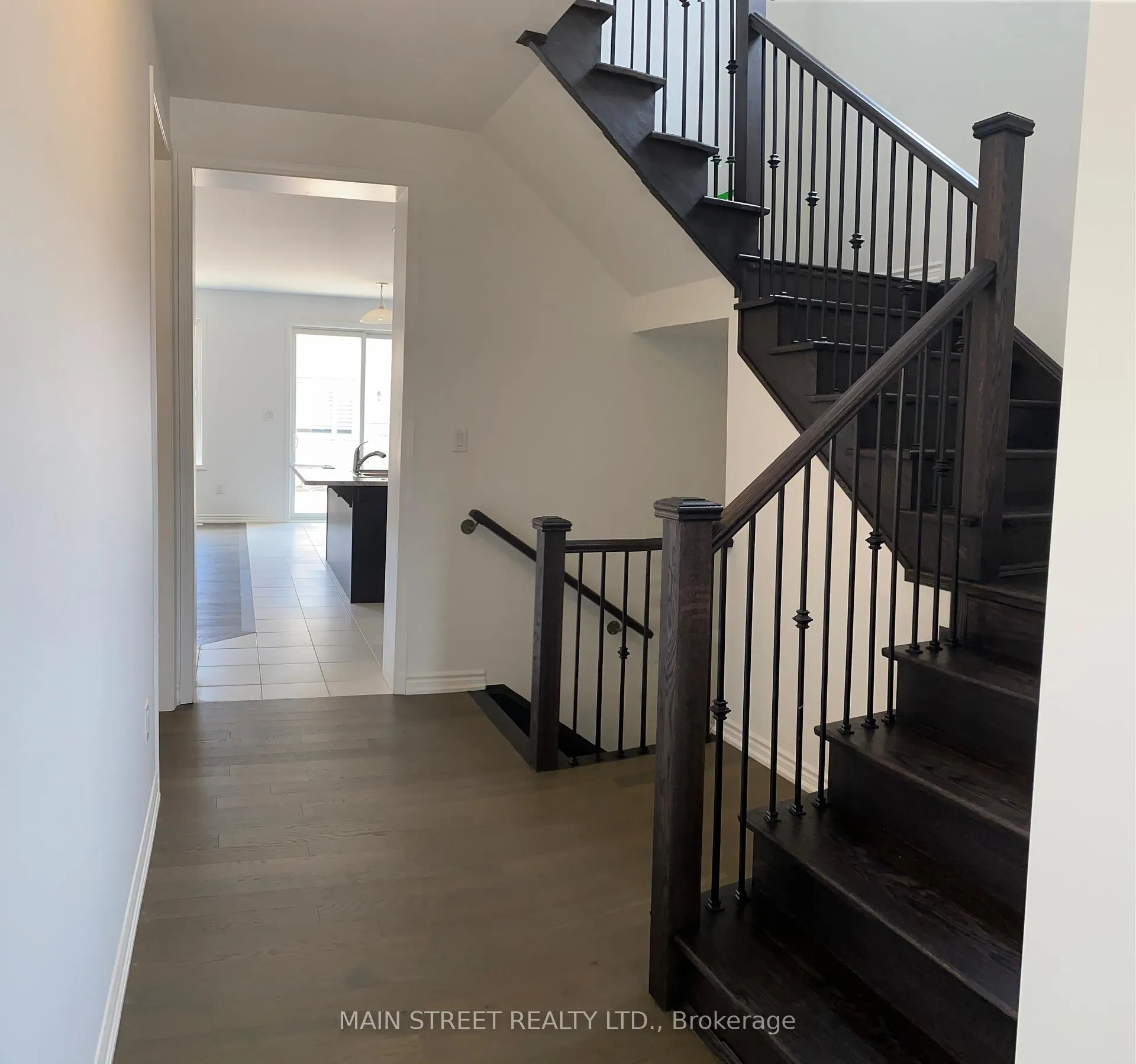 Photo 4 of 867 Whitlock Avenue, Milton, Cobban — HOMEH