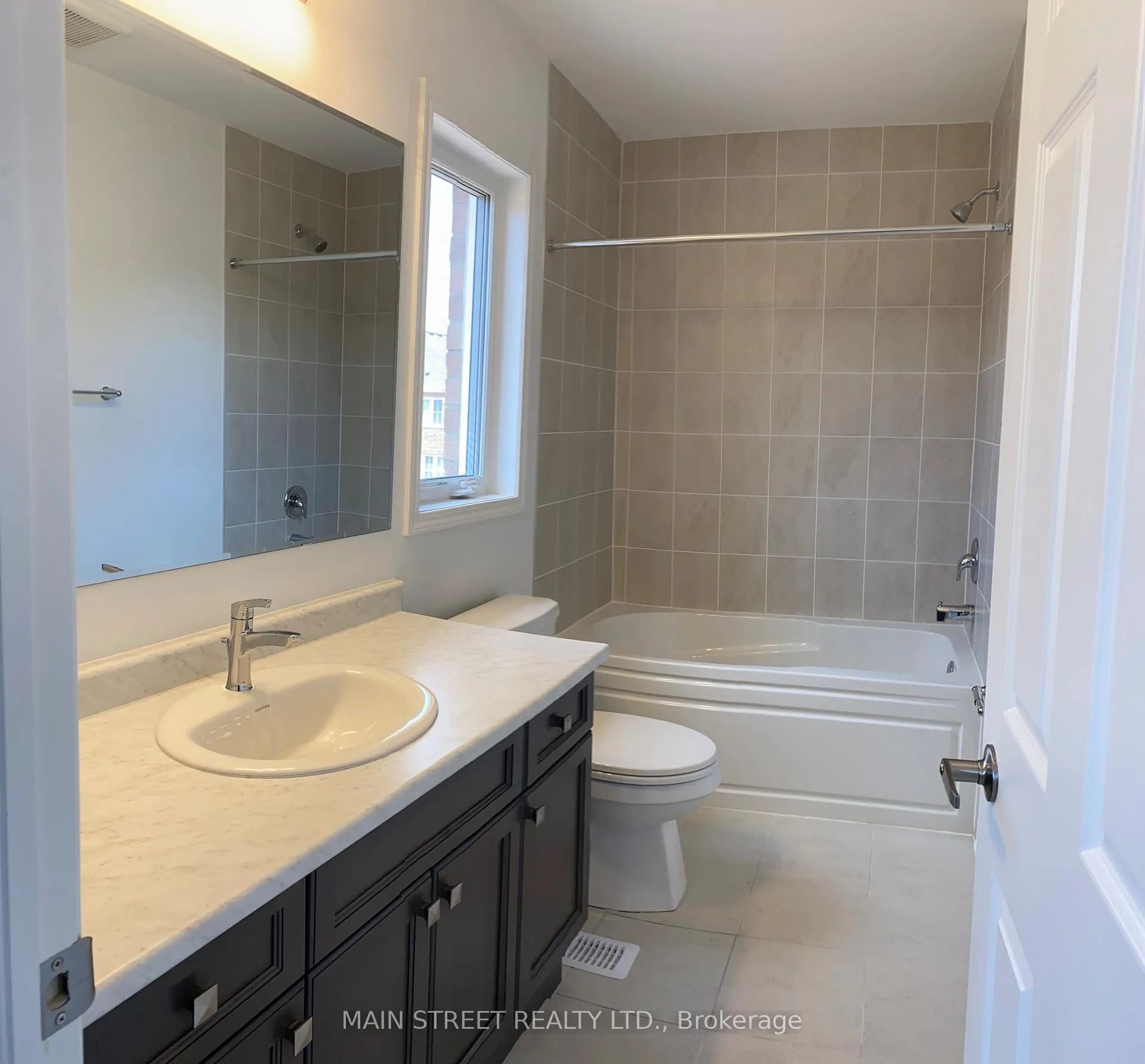 Photo 10 of 867 Whitlock Avenue, Milton, Cobban — HOMEH