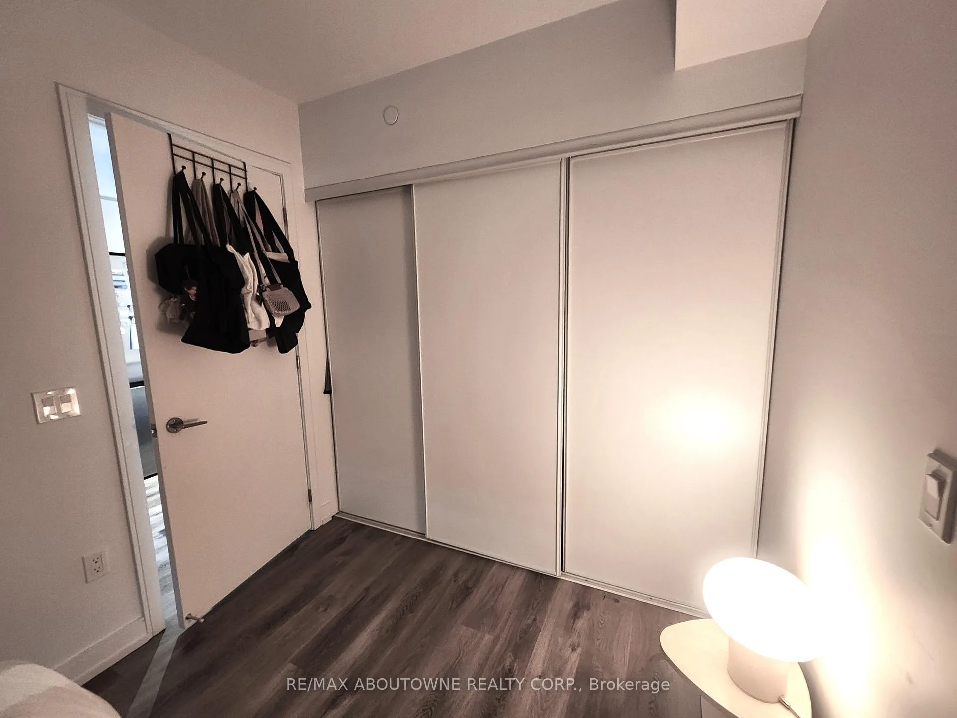 Photo 10 of Unit 902, 1 Jarvis Street, Hamilton, Beasley — HOMEH