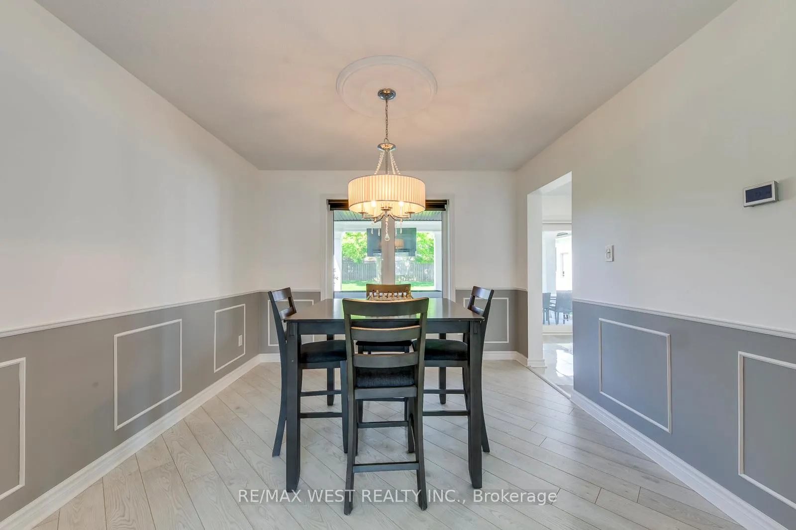 Photo 5 of 8077 Mount Carmel Boulevard, Niagara Falls, Mt. Carmel — HOMEH