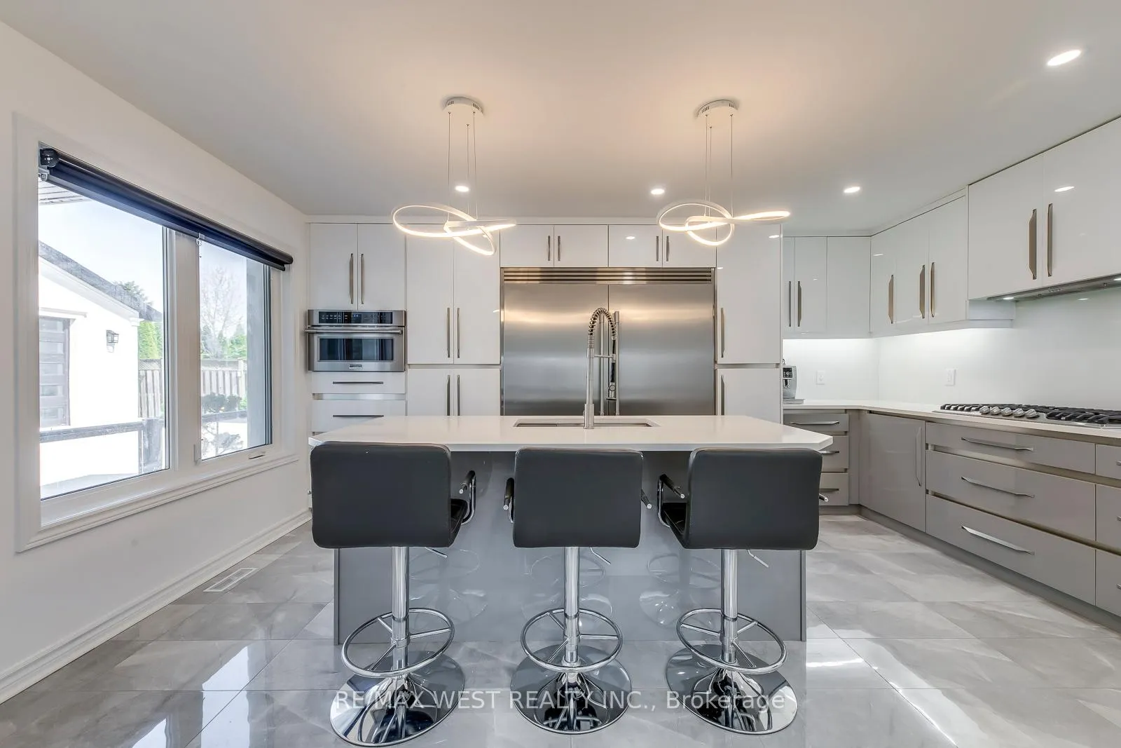 Photo 6 of 8077 Mount Carmel Boulevard, Niagara Falls, Mt. Carmel — HOMEH