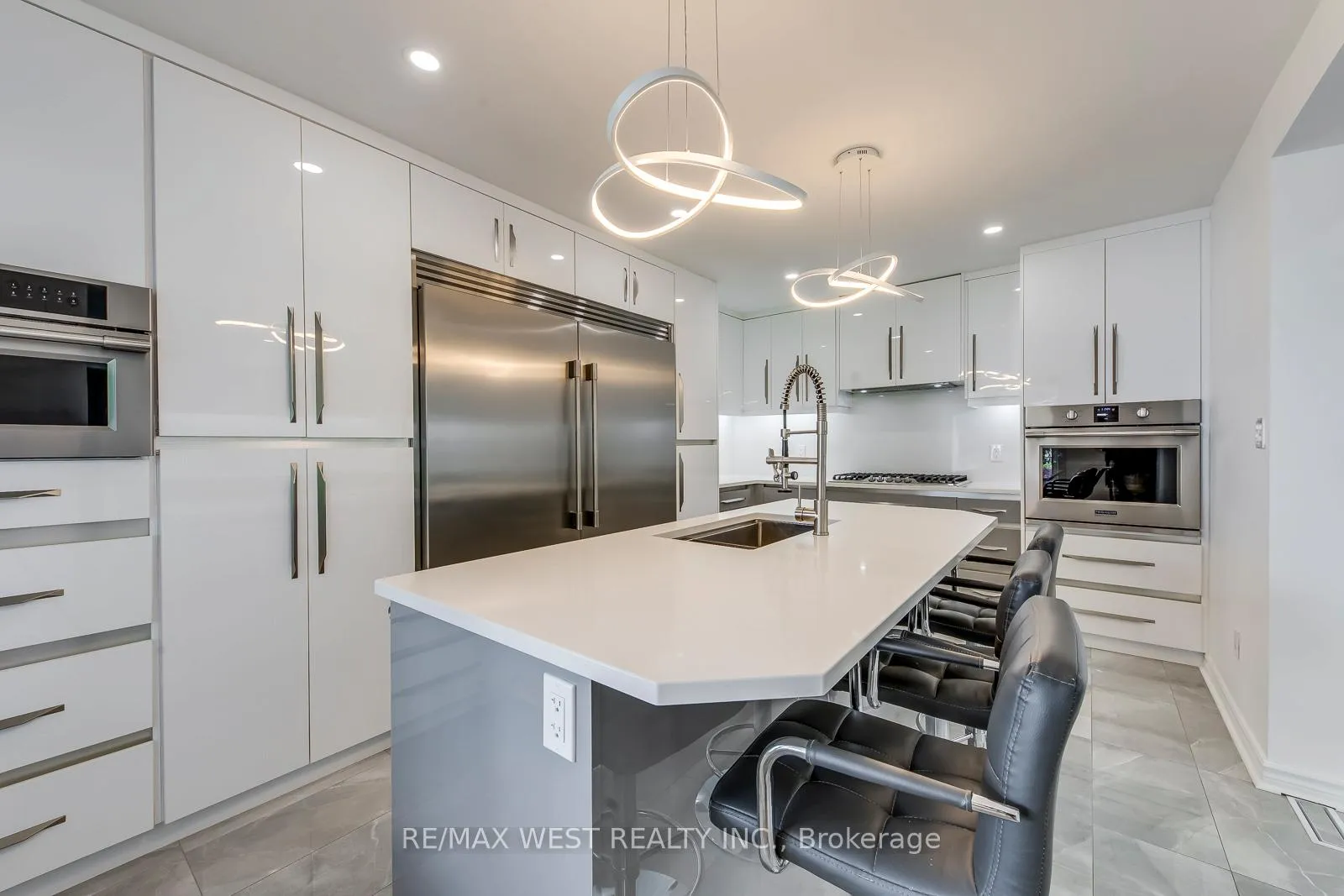 Photo 7 of 8077 Mount Carmel Boulevard, Niagara Falls, Mt. Carmel — HOMEH