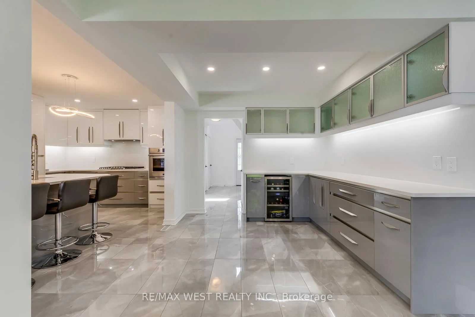 Photo 10 of 8077 Mount Carmel Boulevard, Niagara Falls, Mt. Carmel — HOMEH