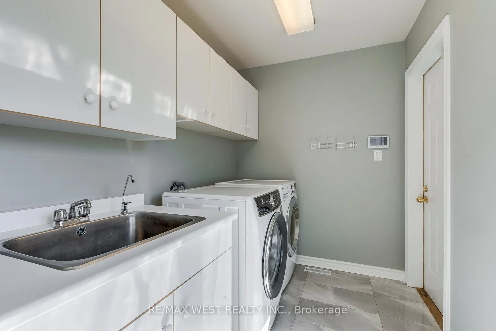 Photo 13 of 8077 Mount Carmel Boulevard, Niagara Falls, Mt. Carmel — HOMEH