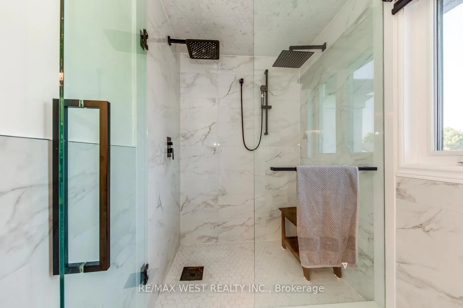 Photo 16 of 8077 Mount Carmel Boulevard, Niagara Falls, Mt. Carmel — HOMEH