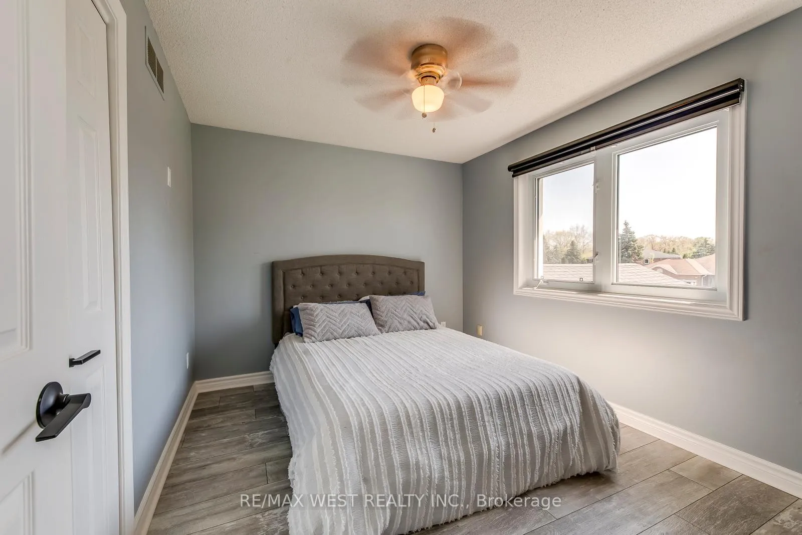 Photo 17 of 8077 Mount Carmel Boulevard, Niagara Falls, Mt. Carmel — HOMEH