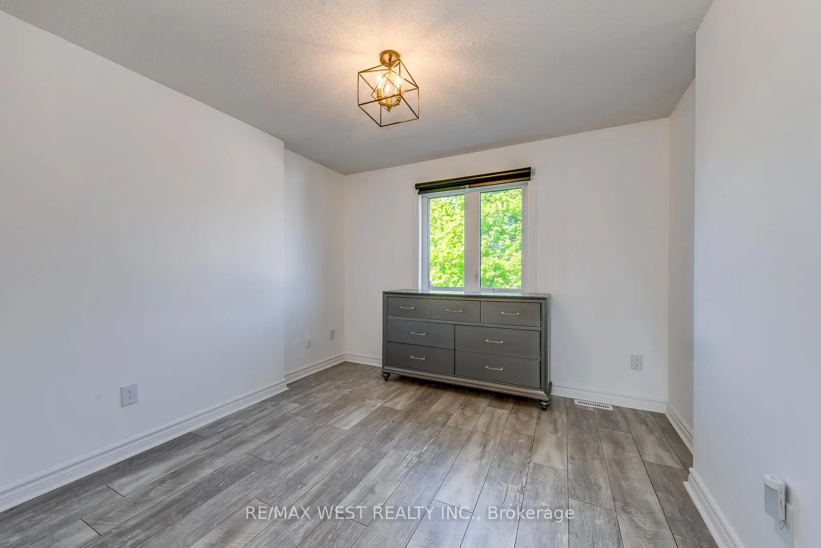 Photo 19 of 8077 Mount Carmel Boulevard, Niagara Falls, Mt. Carmel — HOMEH