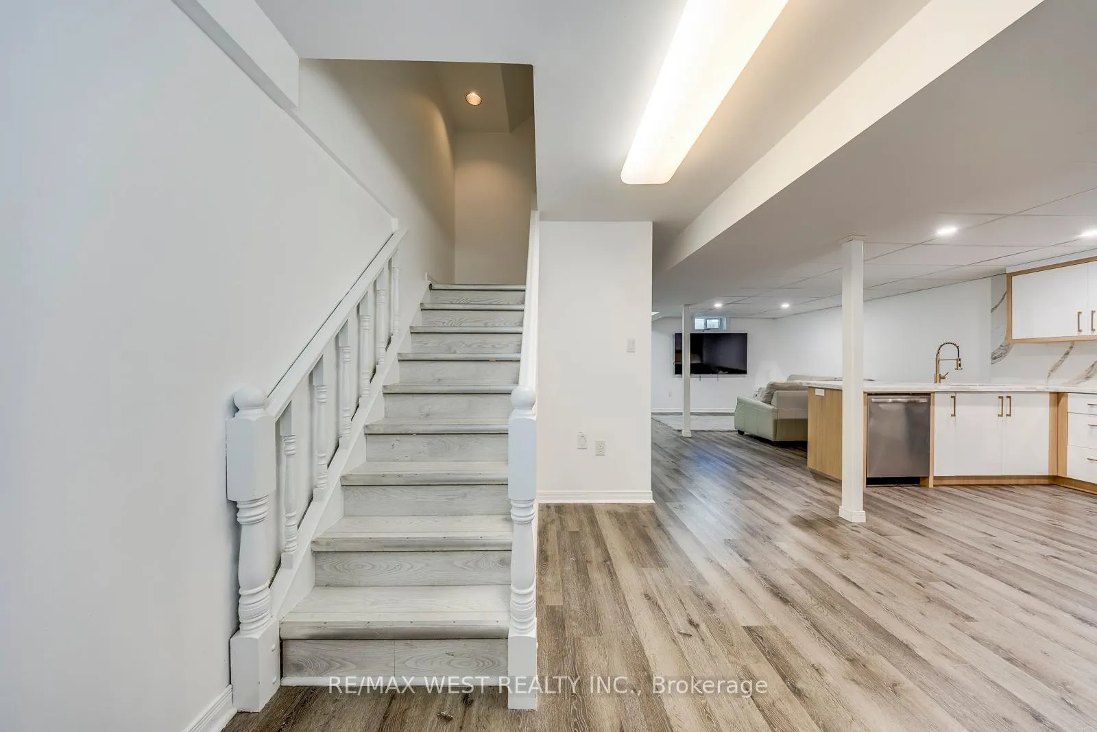 Photo 21 of 8077 Mount Carmel Boulevard, Niagara Falls, Mt. Carmel — HOMEH
