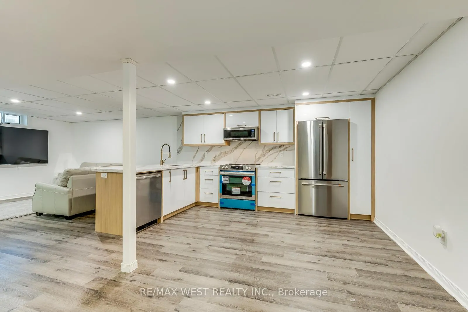 Photo 22 of 8077 Mount Carmel Boulevard, Niagara Falls, Mt. Carmel — HOMEH