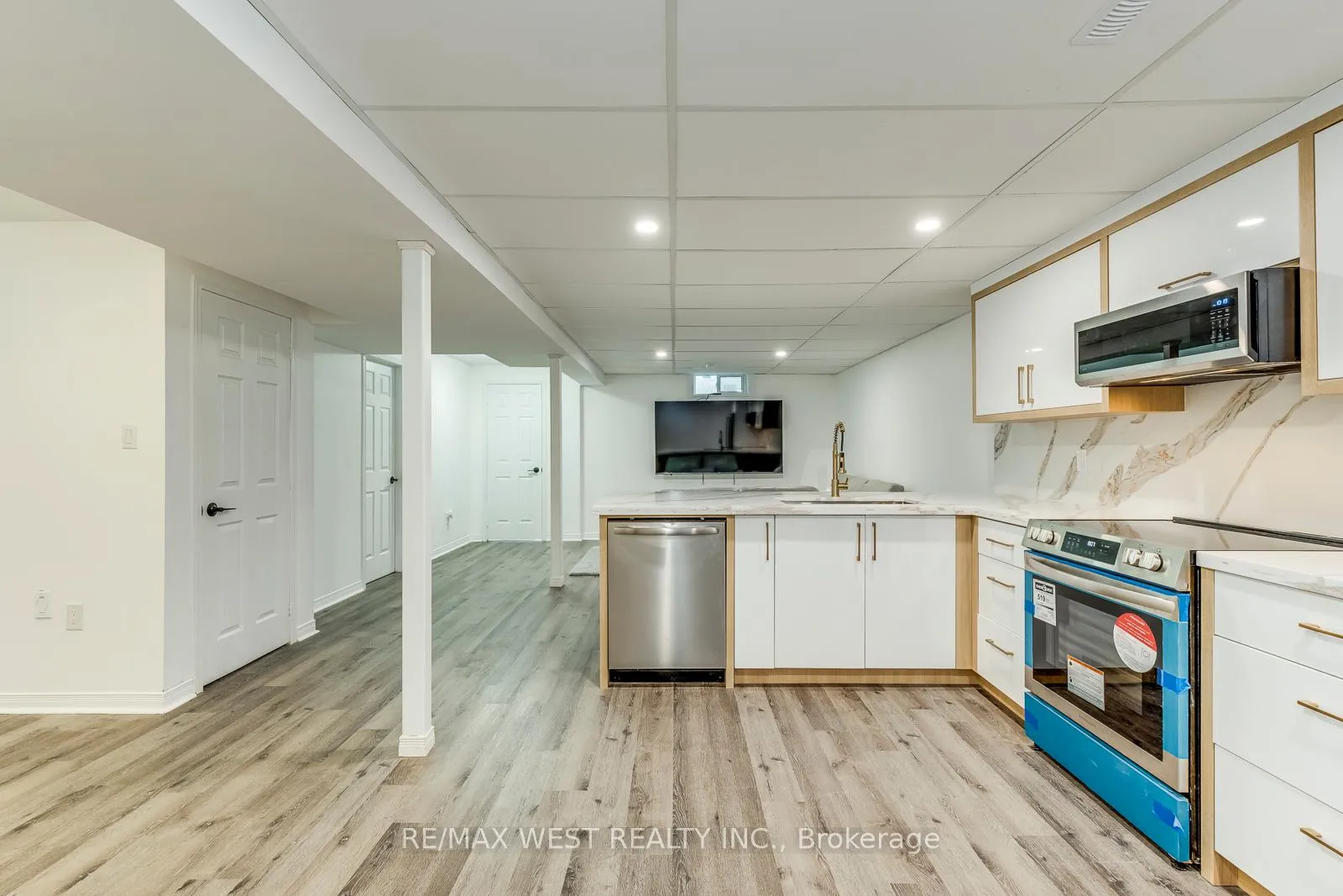 Photo 23 of 8077 Mount Carmel Boulevard, Niagara Falls, Mt. Carmel — HOMEH
