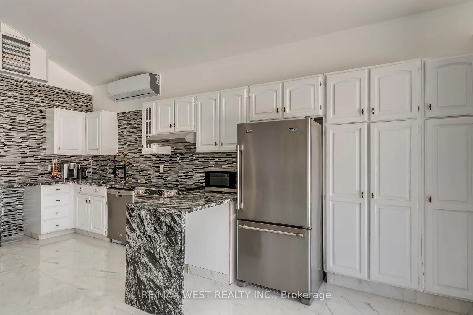 Photo 35 of 8077 Mount Carmel Boulevard, Niagara Falls, Mt. Carmel — HOMEH