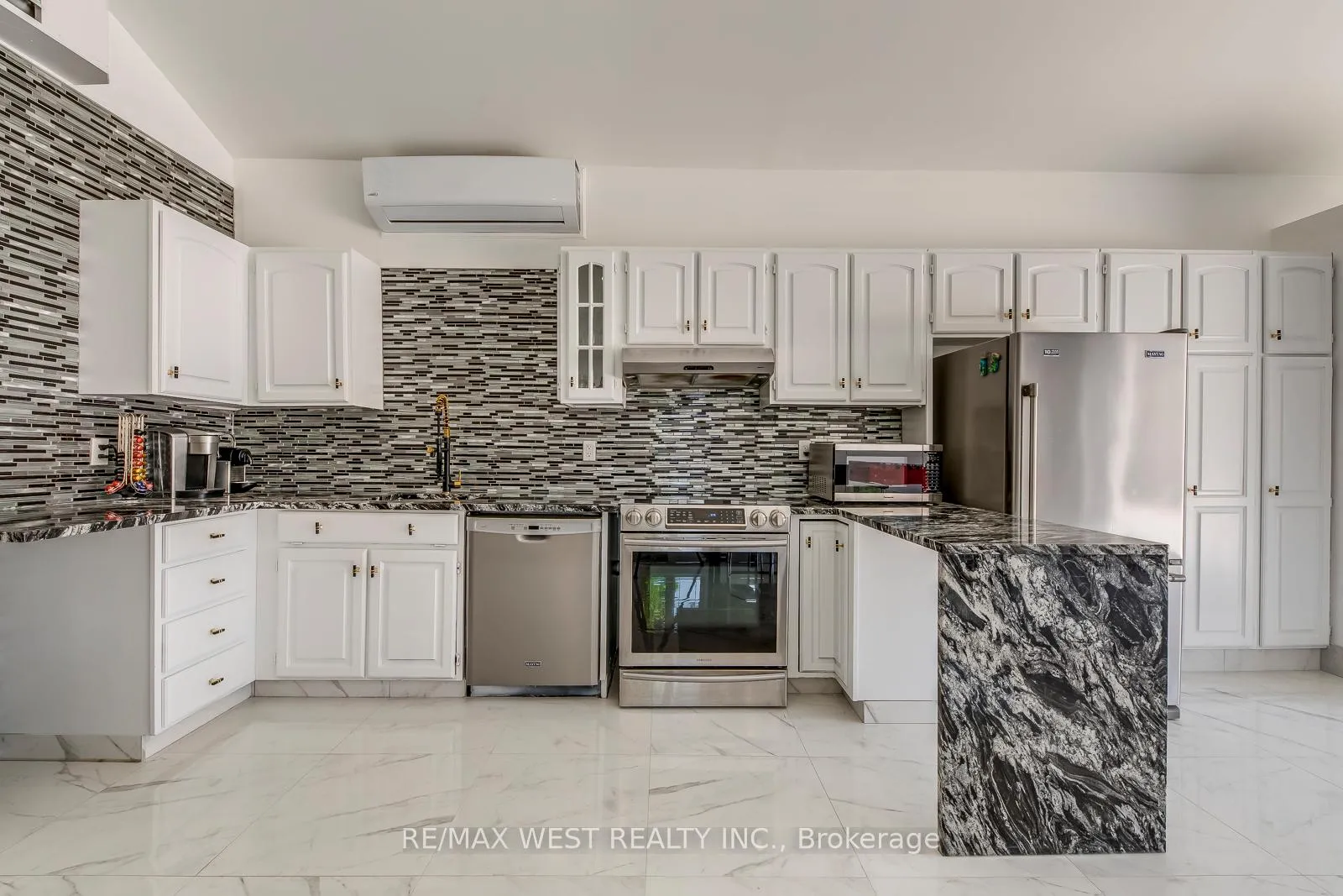 Photo 36 of 8077 Mount Carmel Boulevard, Niagara Falls, Mt. Carmel — HOMEH