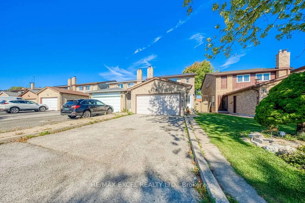 Photo 1 of 106 Upton Crescent, Markham, Milliken Mills West — HOMEH