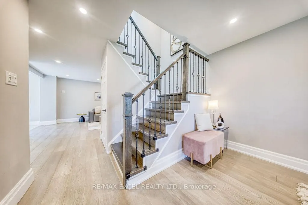 Photo 7 of 106 Upton Crescent, Markham, Milliken Mills West — HOMEH