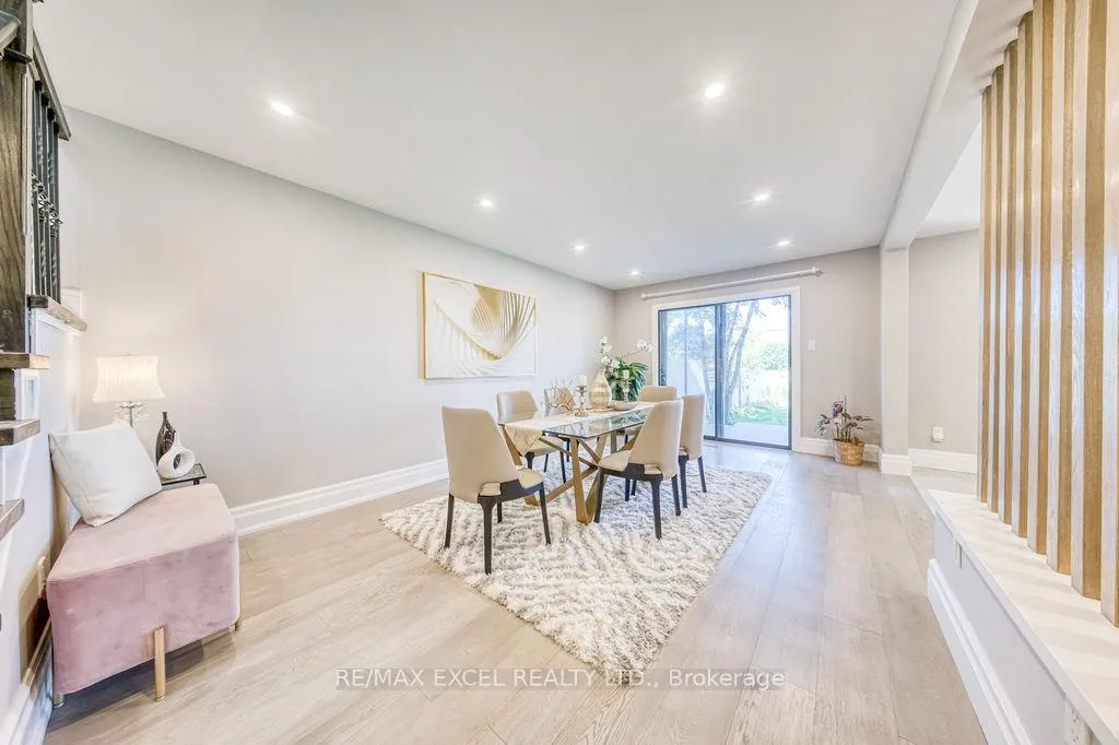 Photo 8 of 106 Upton Crescent, Markham, Milliken Mills West — HOMEH