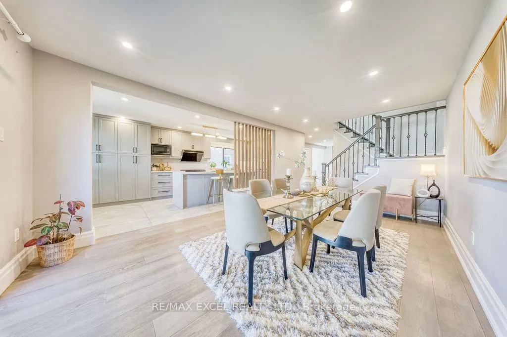Photo 10 of 106 Upton Crescent, Markham, Milliken Mills West — HOMEH