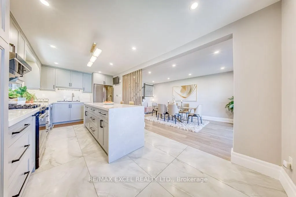 Photo 12 of 106 Upton Crescent, Markham, Milliken Mills West — HOMEH