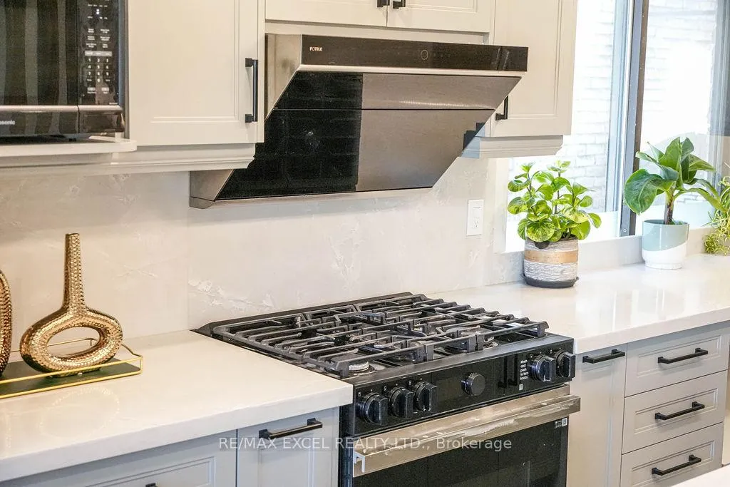 Photo 15 of 106 Upton Crescent, Markham, Milliken Mills West — HOMEH