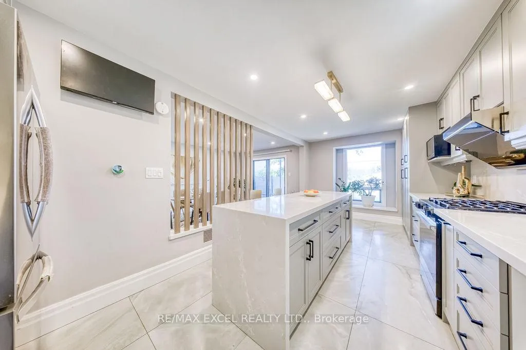 Photo 17 of 106 Upton Crescent, Markham, Milliken Mills West — HOMEH