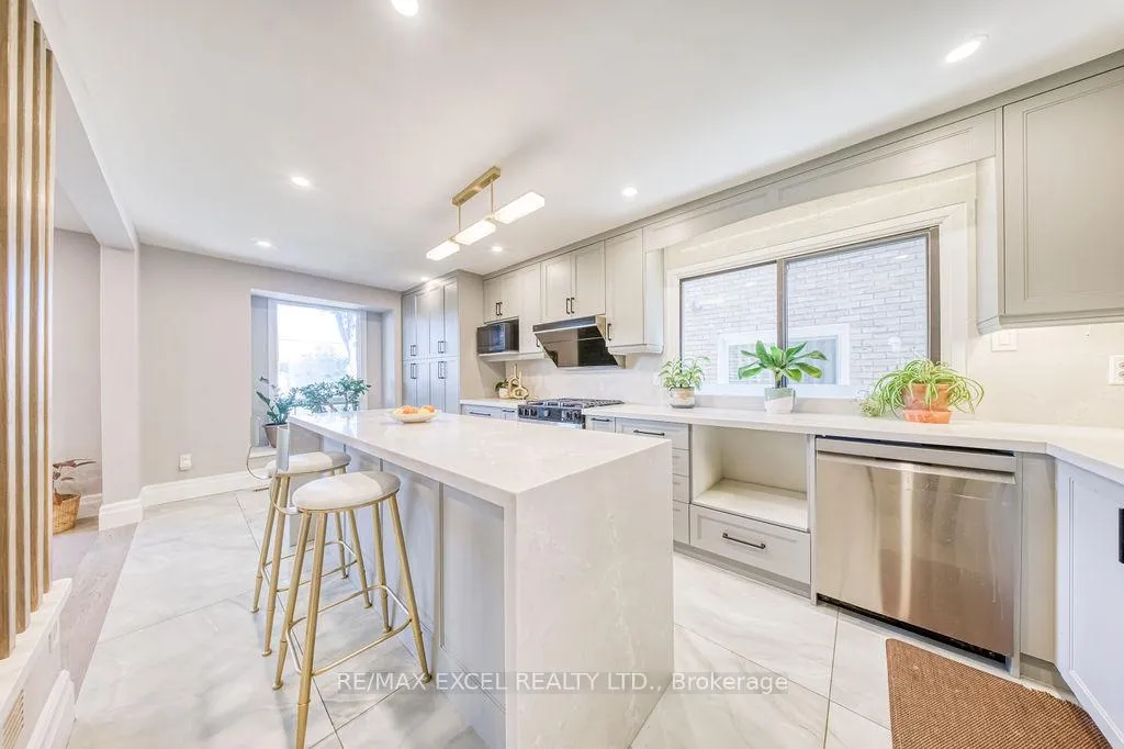 Photo 18 of 106 Upton Crescent, Markham, Milliken Mills West — HOMEH