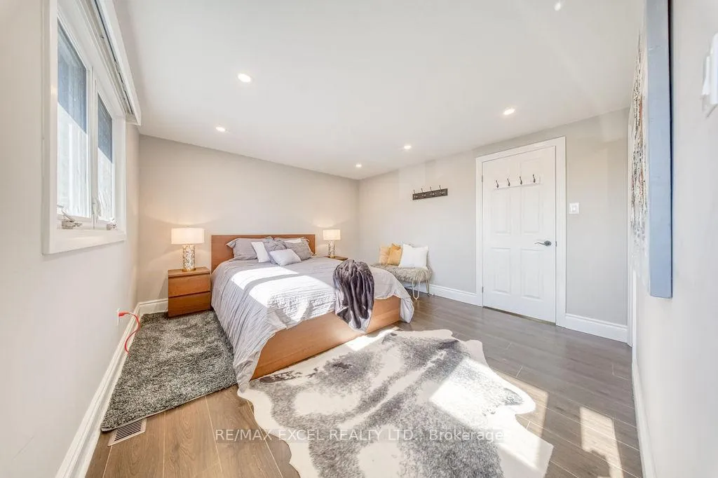 Photo 23 of 106 Upton Crescent, Markham, Milliken Mills West — HOMEH