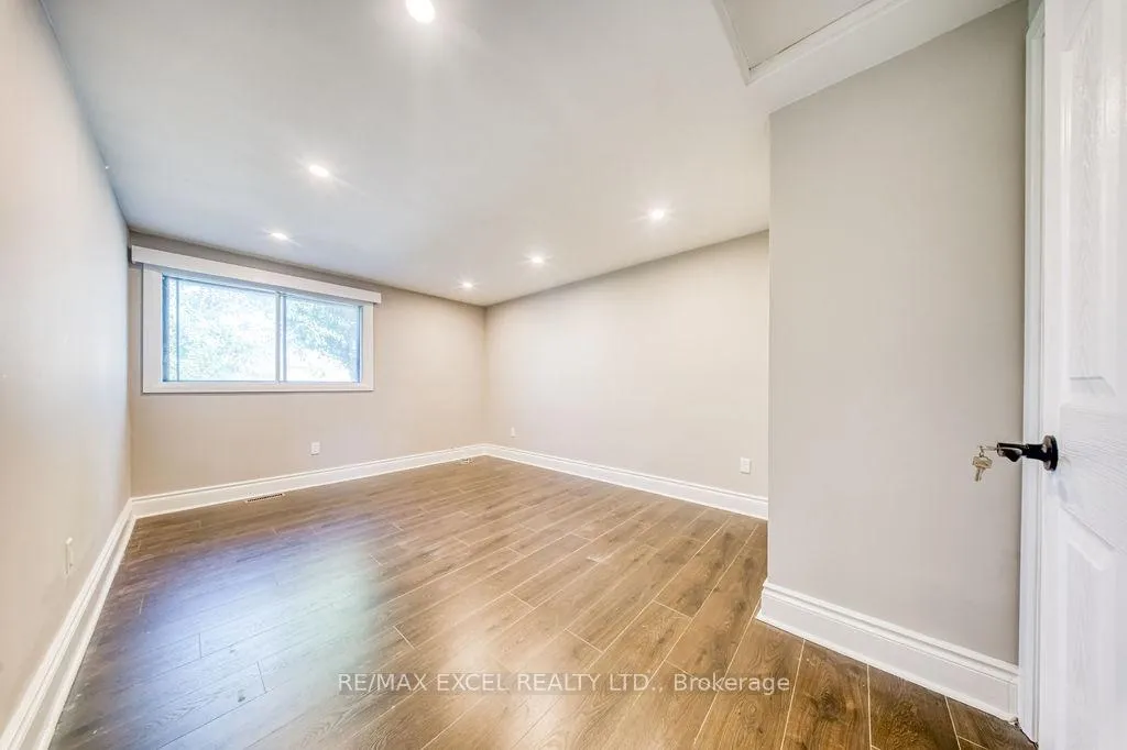 Photo 31 of 106 Upton Crescent, Markham, Milliken Mills West — HOMEH