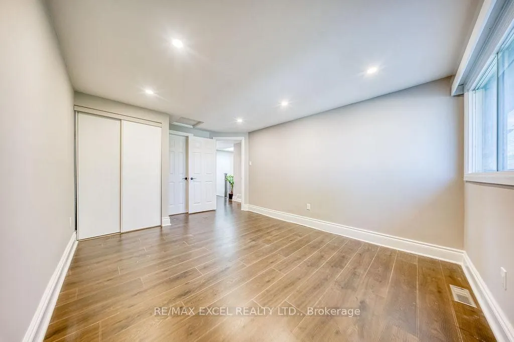 Photo 32 of 106 Upton Crescent, Markham, Milliken Mills West — HOMEH