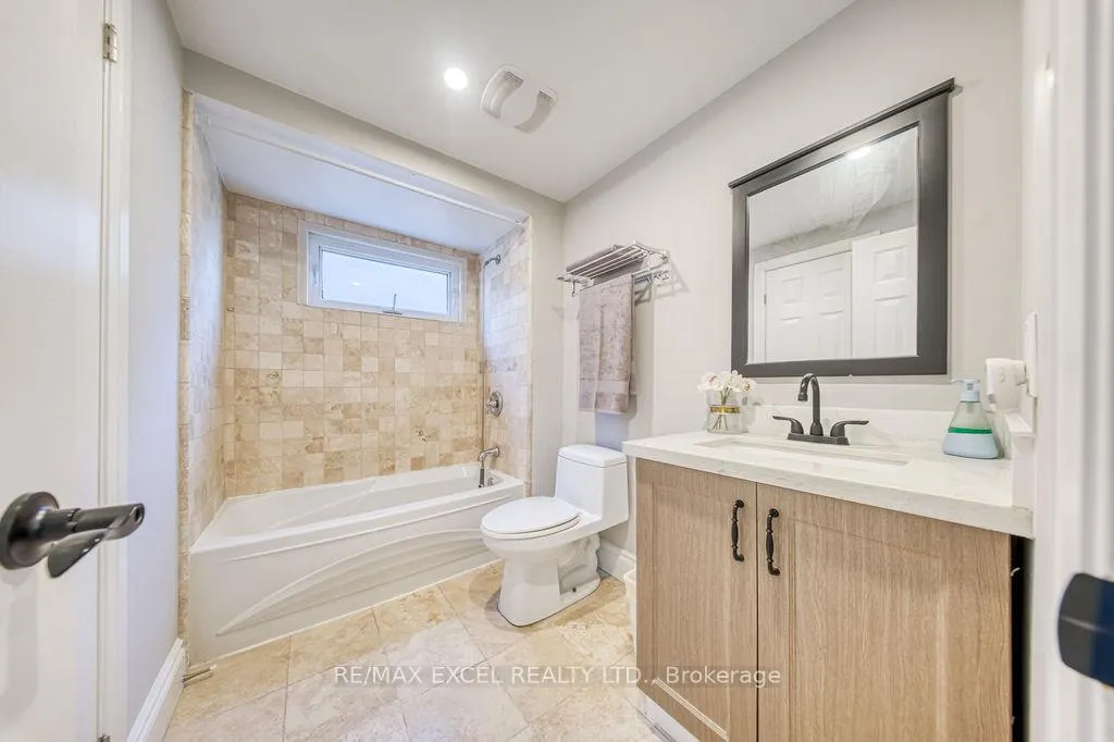 Photo 33 of 106 Upton Crescent, Markham, Milliken Mills West — HOMEH