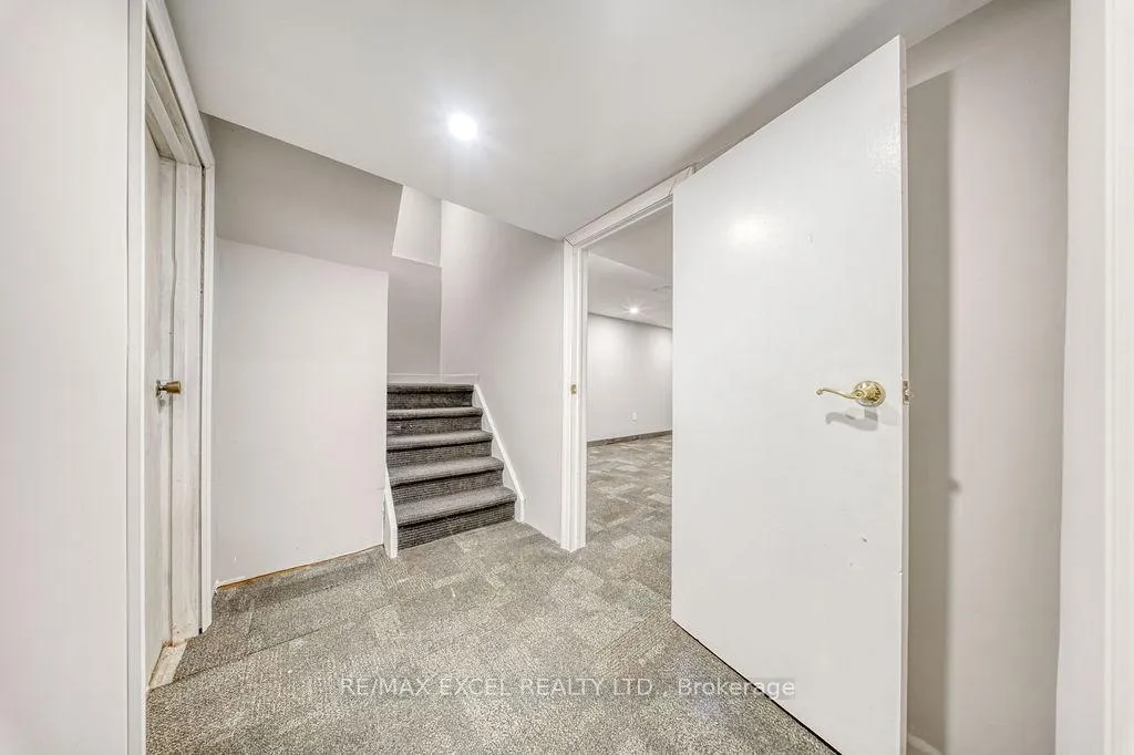 Photo 35 of 106 Upton Crescent, Markham, Milliken Mills West — HOMEH