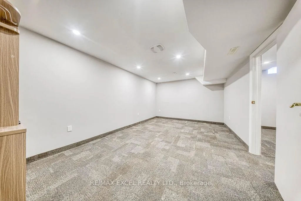 Photo 36 of 106 Upton Crescent, Markham, Milliken Mills West — HOMEH