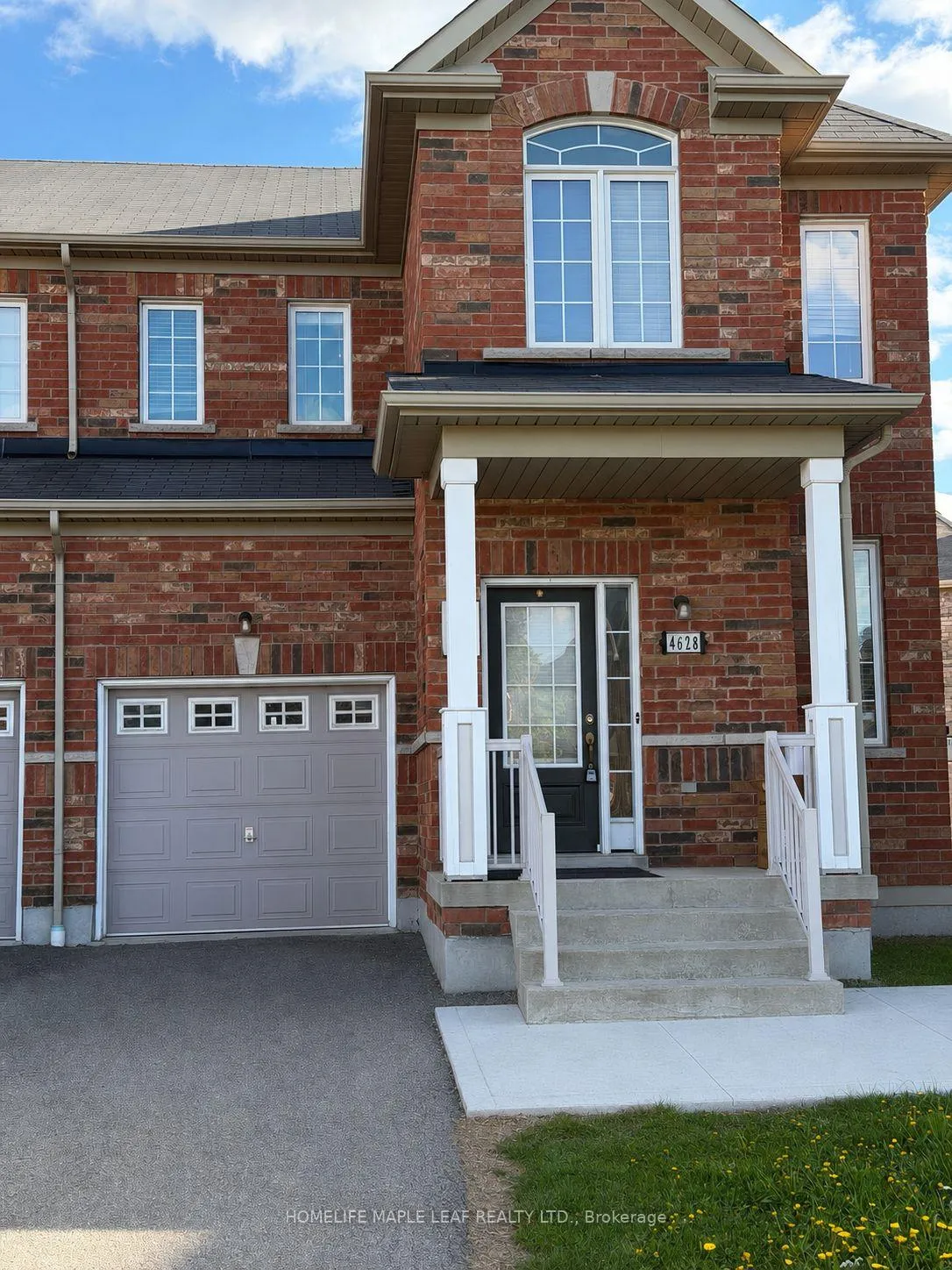 Front of 4628 Sandford Farm Drive