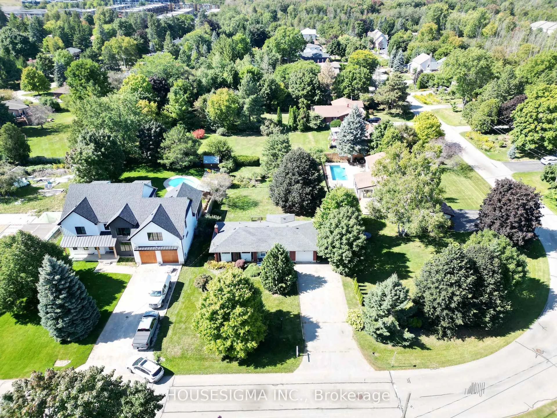 Photo 2 of 33 Ridgeway Avenue, Guelph, Pineridge/Westminster Woods — HOMEH