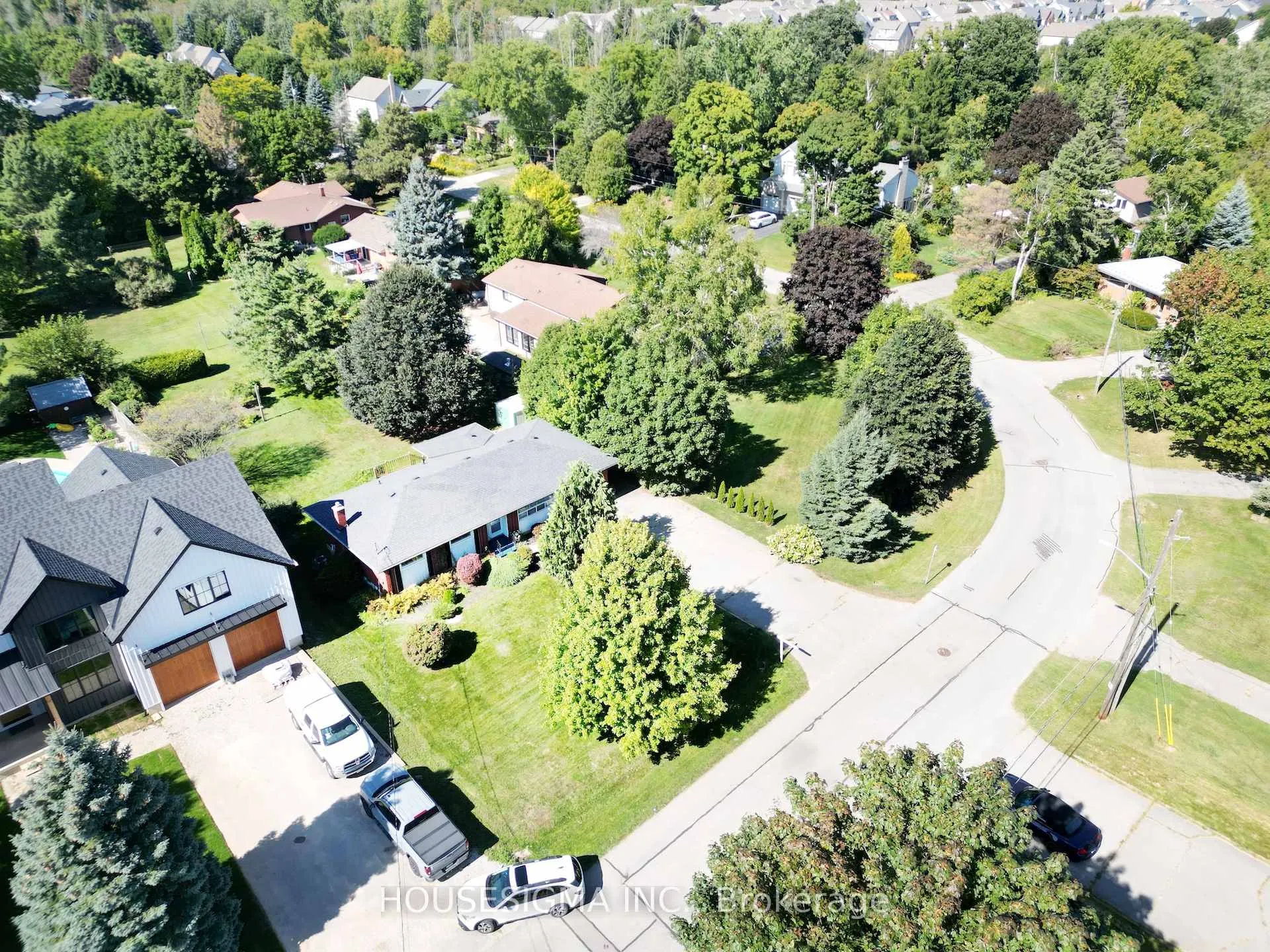Photo 3 of 33 Ridgeway Avenue, Guelph, Pineridge/Westminster Woods — HOMEH