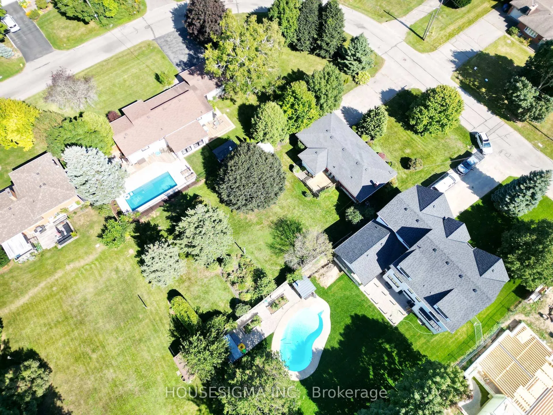 Photo 4 of 33 Ridgeway Avenue, Guelph, Pineridge/Westminster Woods — HOMEH