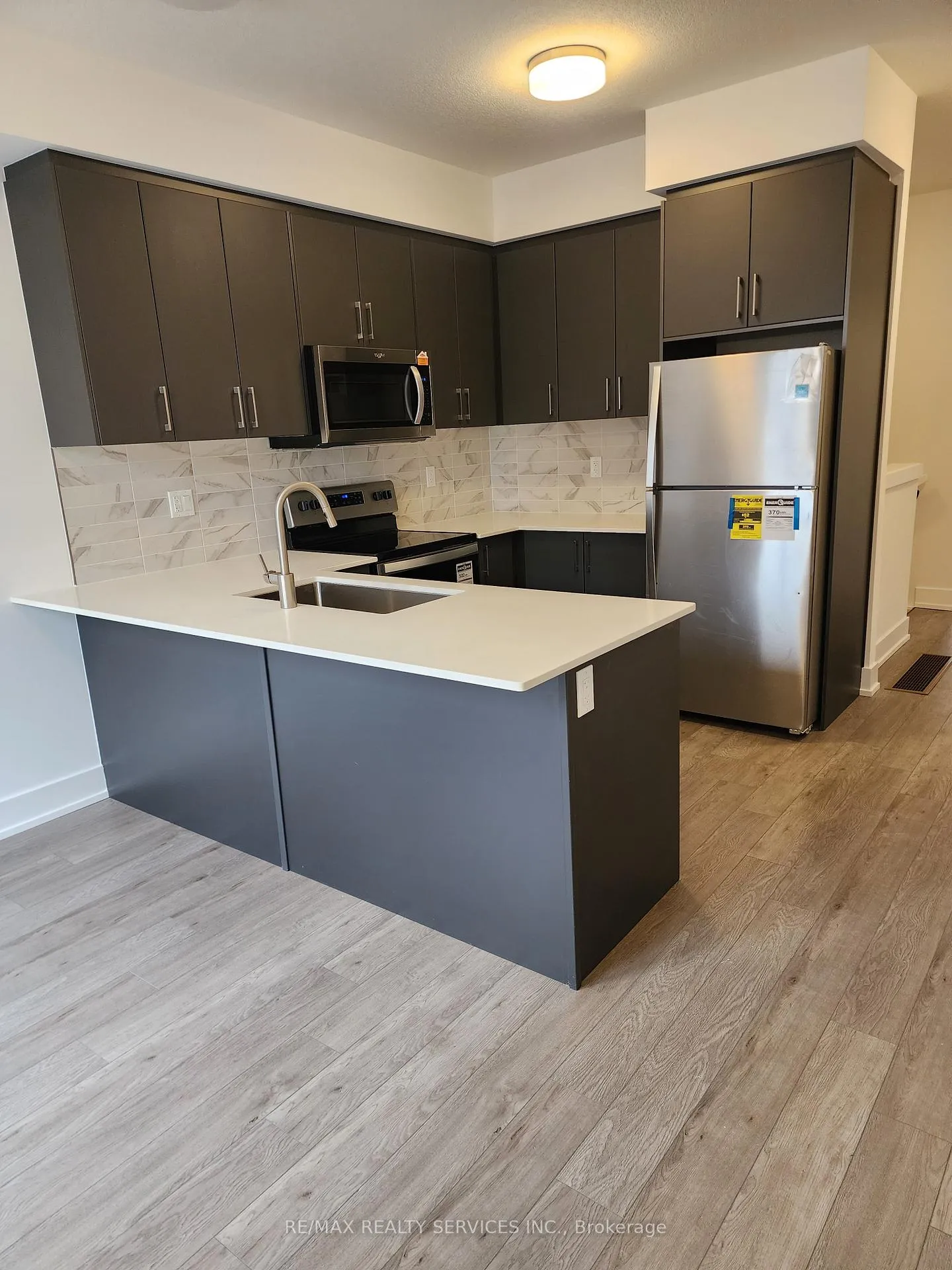 Photo 2 of Unit 33, 99 Roger Street, Waterloo, Uptown Waterloo — HOMEH